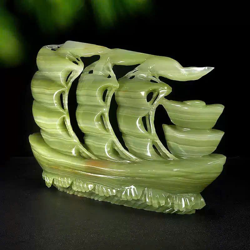 Thuyền buồm bằng ngọc tự nhiên mịn màu xanh lá cây