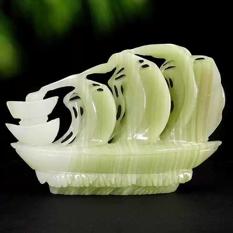 Thuyền buồm bằng ngọc tự nhiên mịn màu xanh nhạt