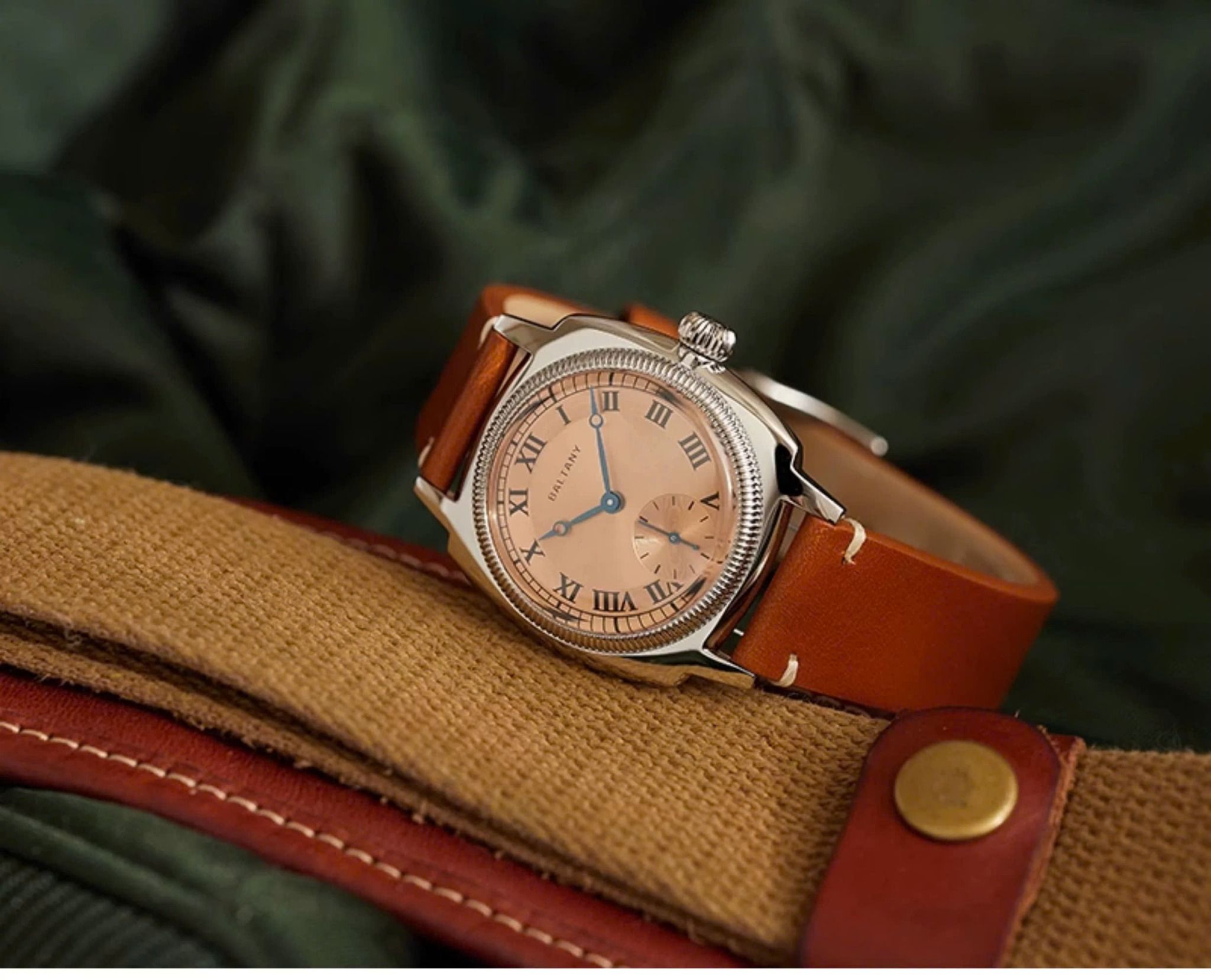 Đồng hồ đeo tay nam khắc lại 1926 cổ
