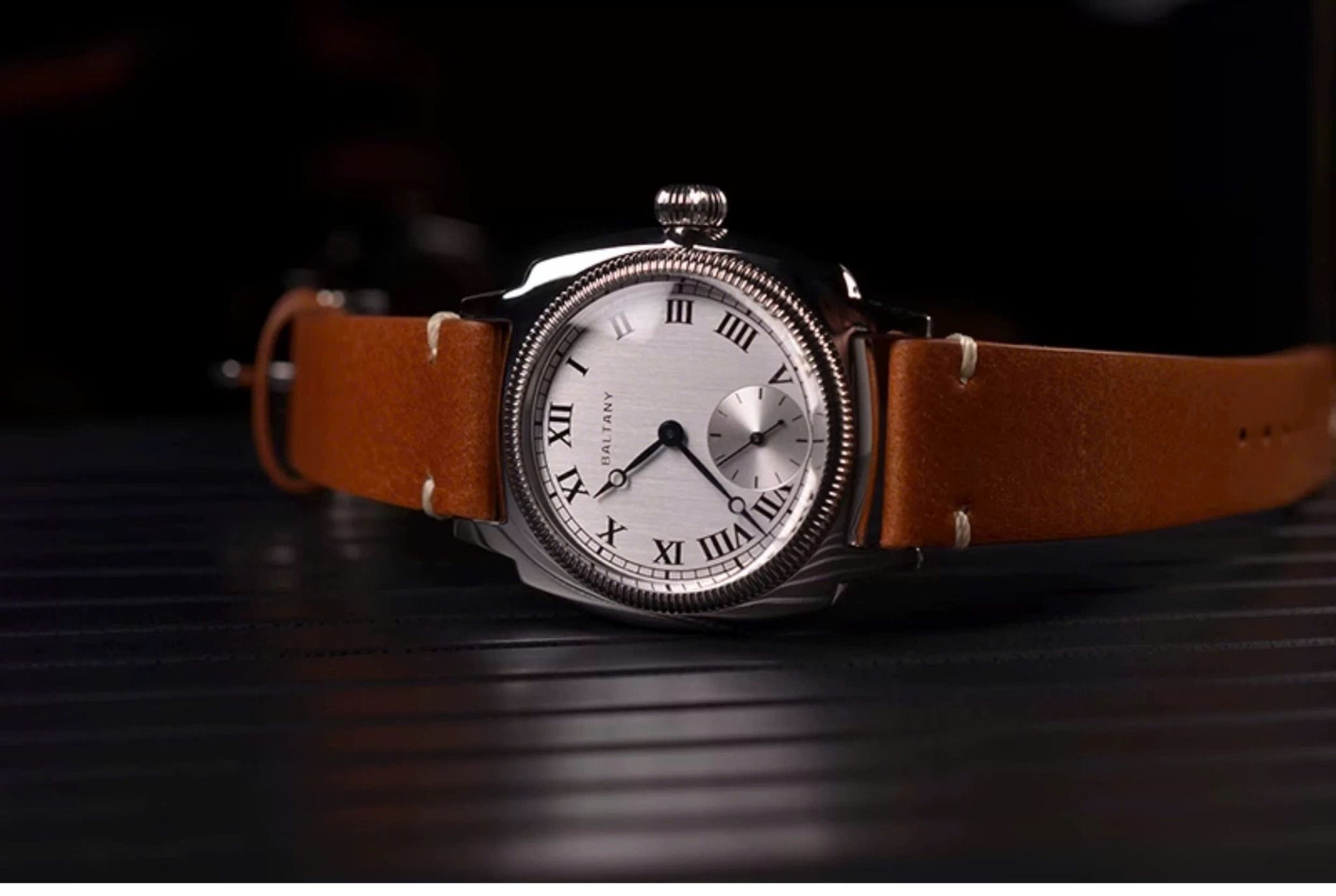 Đồng hồ đeo tay nam khắc lại 1926 cổ