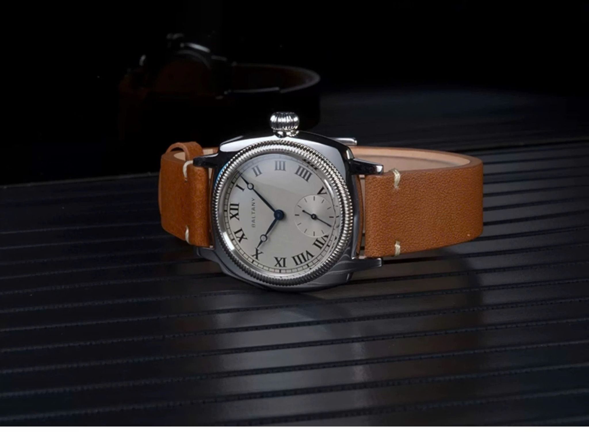 Đồng hồ đeo tay nam khắc lại 1926 cổ