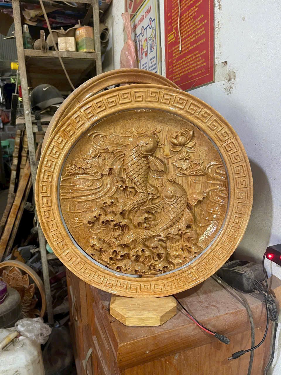 Tranh đèn song ngư gỗ pơ mu