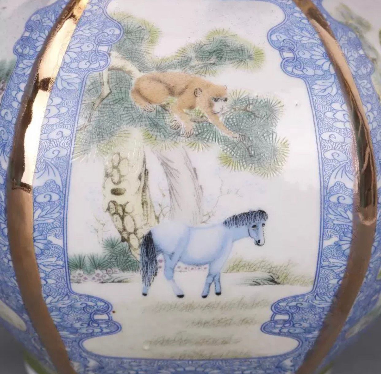 Bình Bầu Hoa Văn Muôn Thú