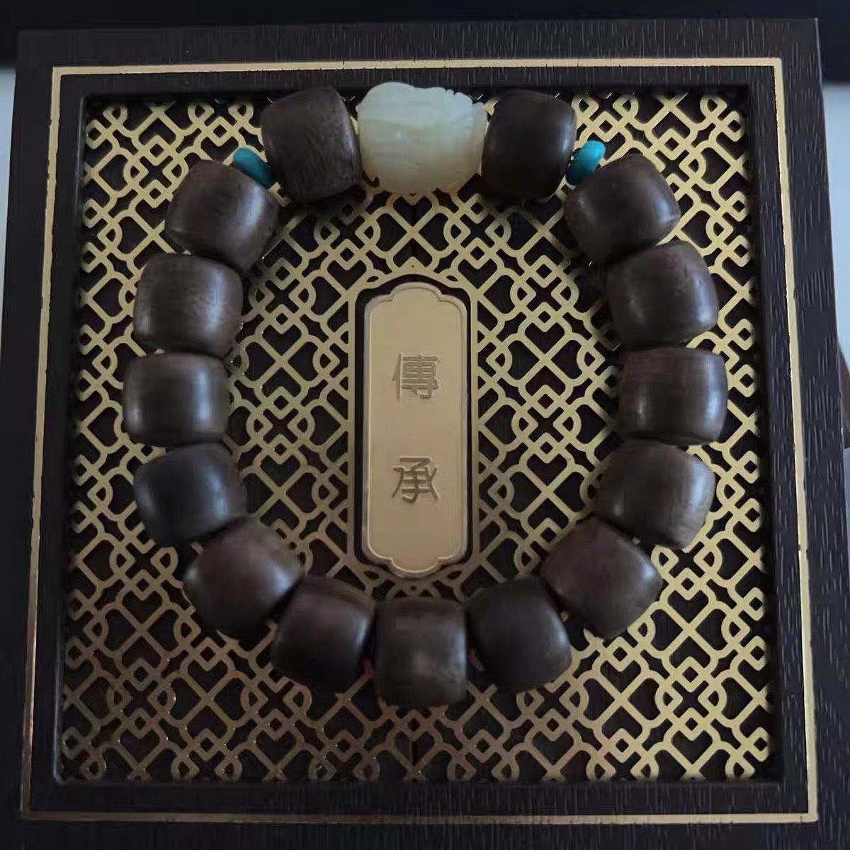 Vòng tay tỳ hưu trầm hương cổ