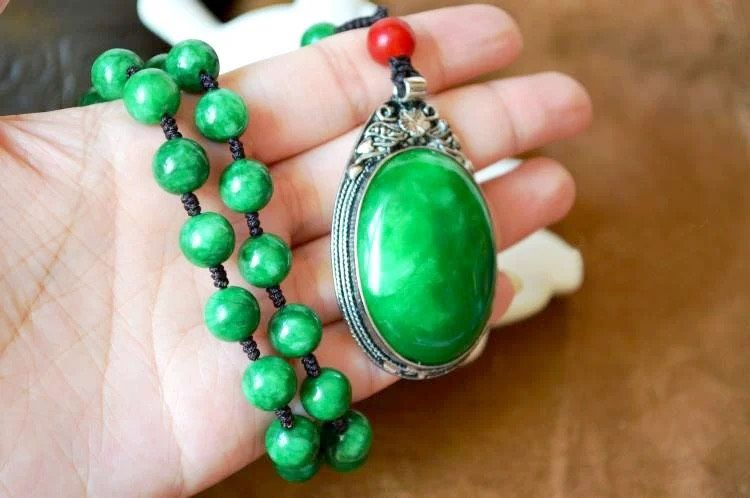 Chuỗi dây chuyền xanh Chất liệu ngọc bích