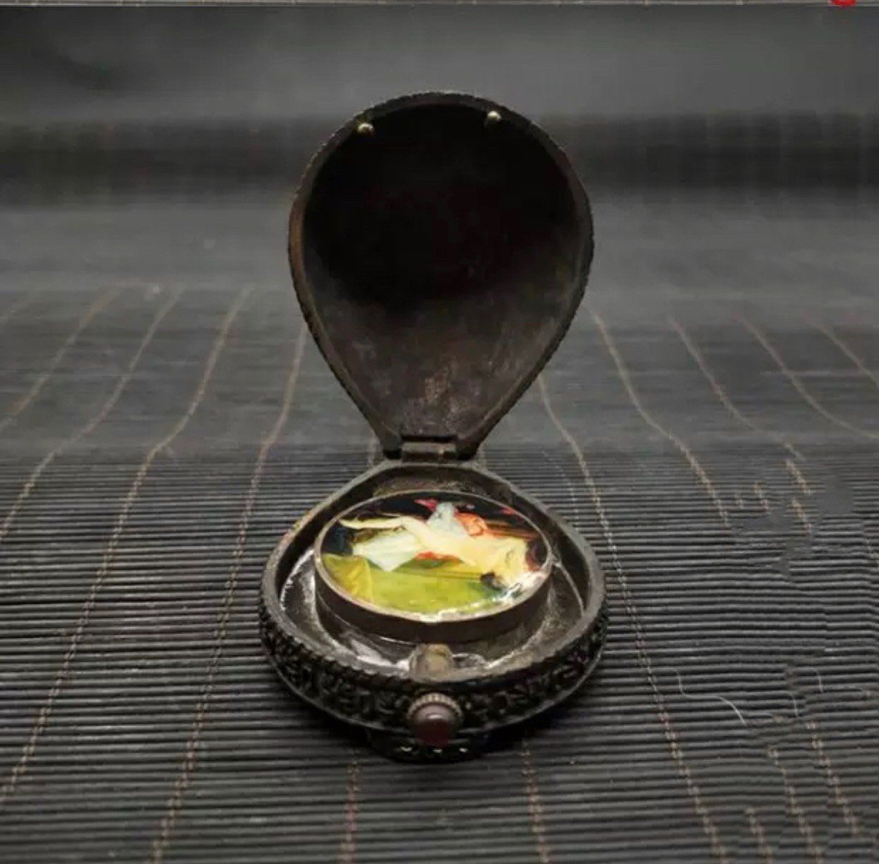 Đồng hồ cổ để bàn