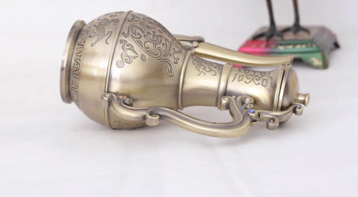 Ấm rượu cổ sang trọng