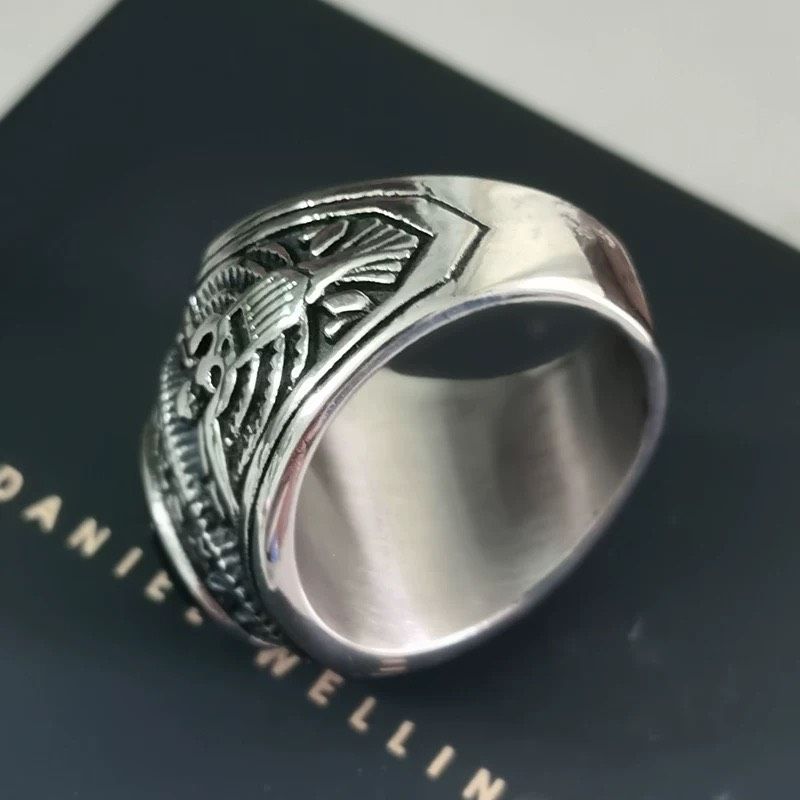 Nhẫn đại bàng cá tính