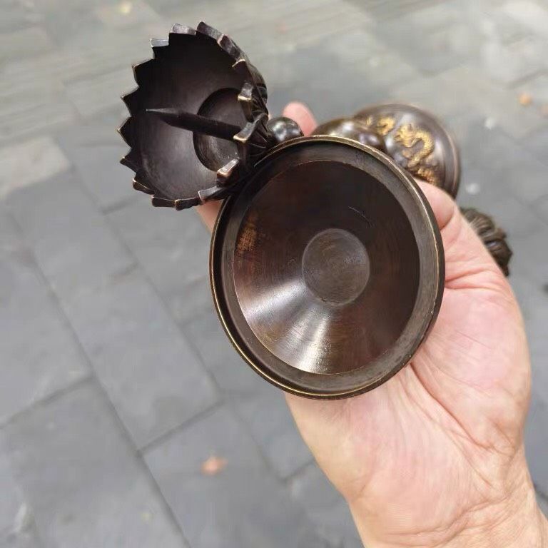 Chân nến sáp hoa sen màu đồng đen