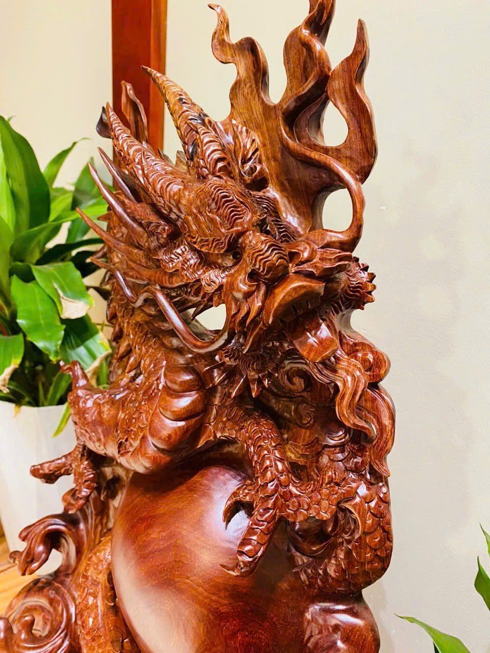 Nhất Long Vờn Ngọc Gỗ Cẩm