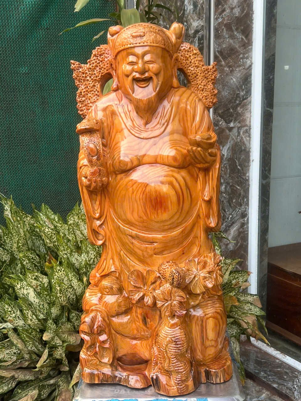 Cụ Thần Tài Gỗ Huyết Long