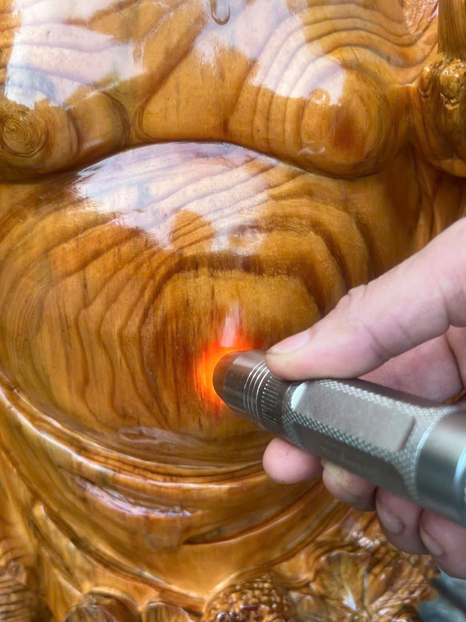 Cụ Thần Tài Gỗ Huyết Long