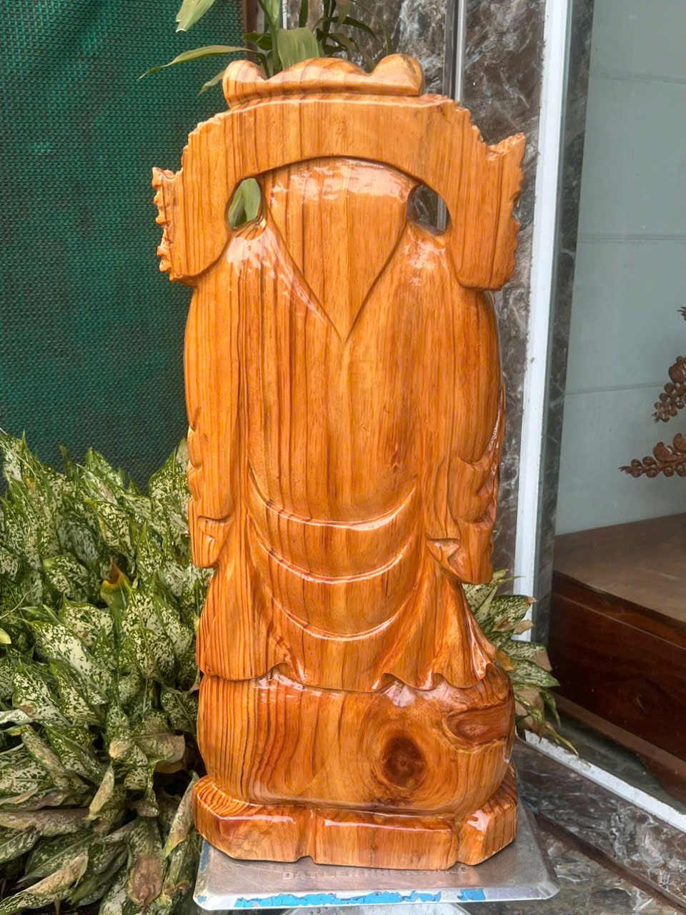 Cụ Thần Tài Gỗ Huyết Long