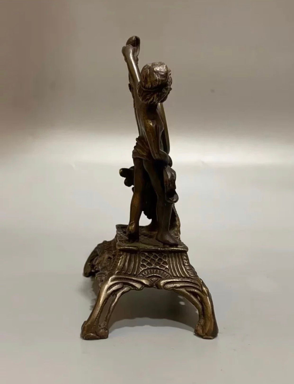 Đồng hồ cơ cổ Châu Âu