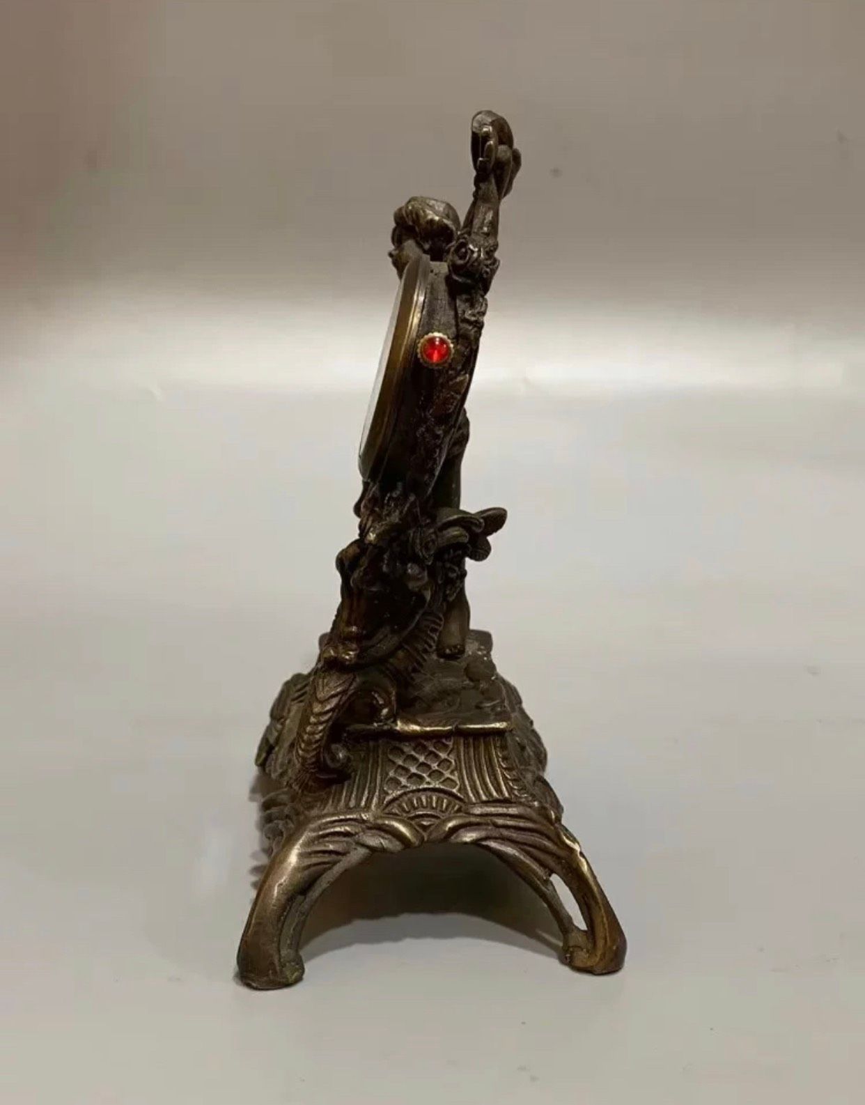 Đồng hồ cơ cổ Châu Âu