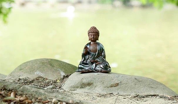 Tượng Phật Tổ ngồi thiền Chất liệu gốm