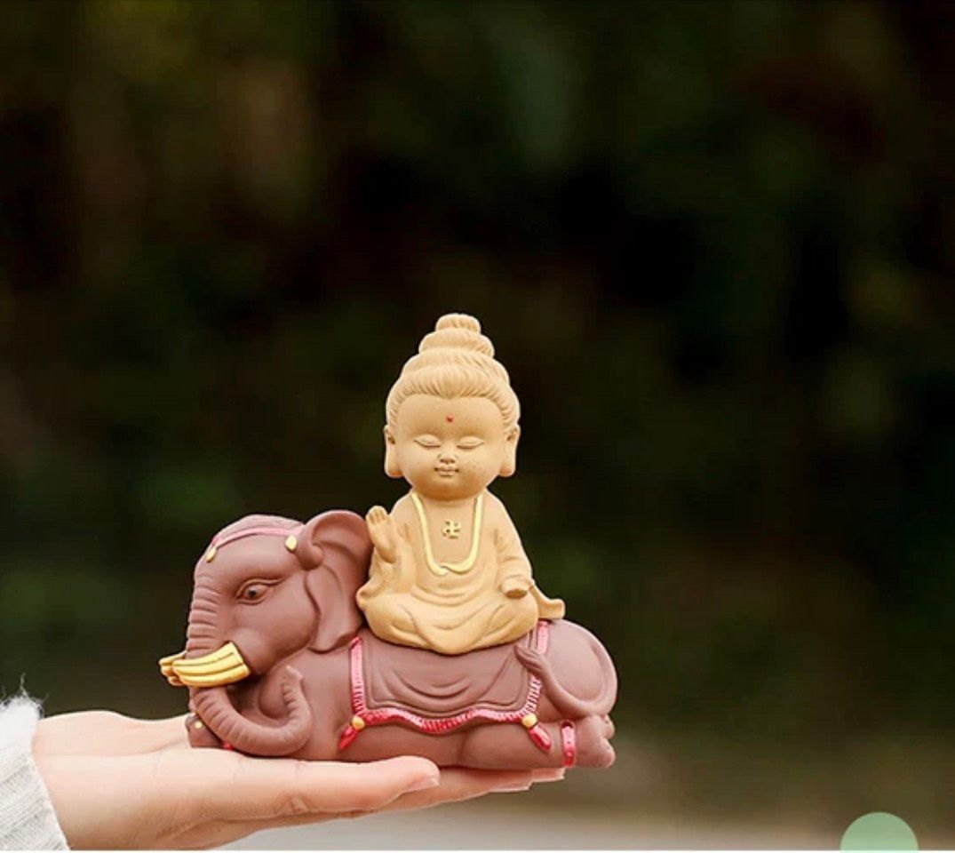 Tượng Phật trên lưng voi