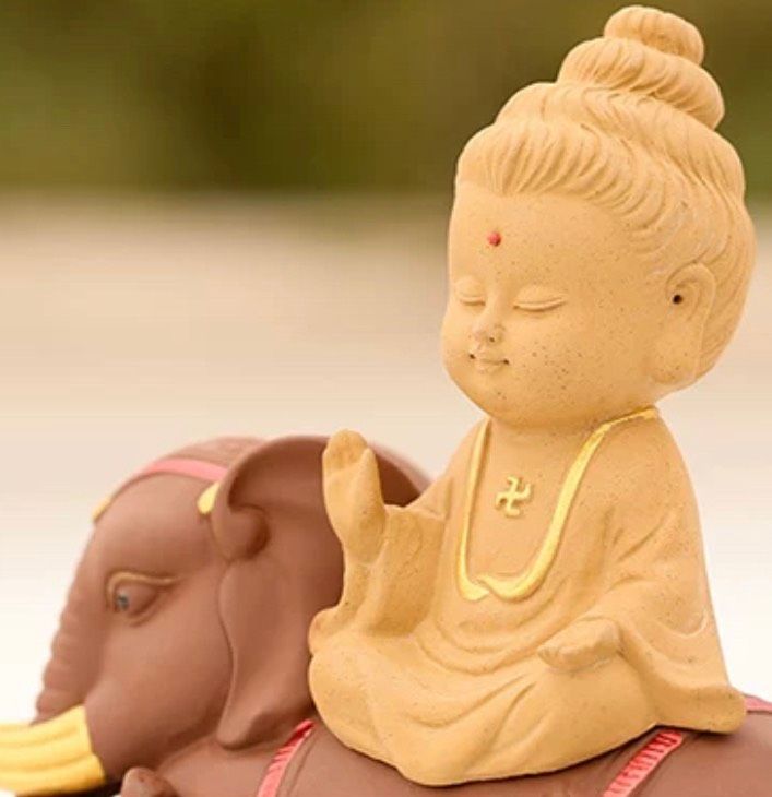 Tượng Phật trên lưng voi