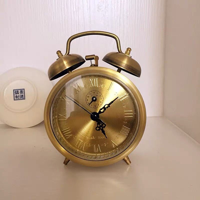 Đồng hồ báo thức cổ Chất liệu: đồng thau
