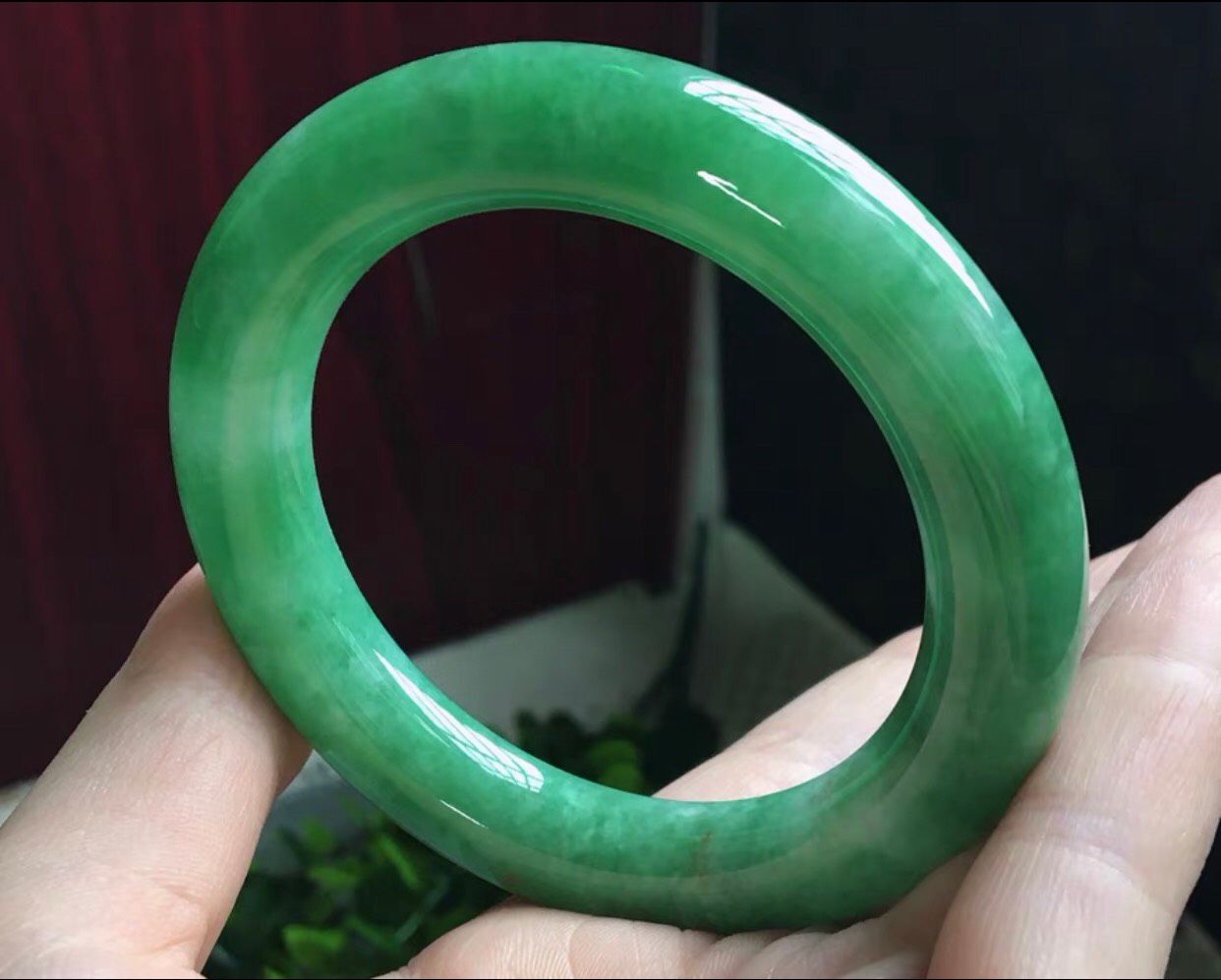 Vòng tay ngọc bích tự nhiên