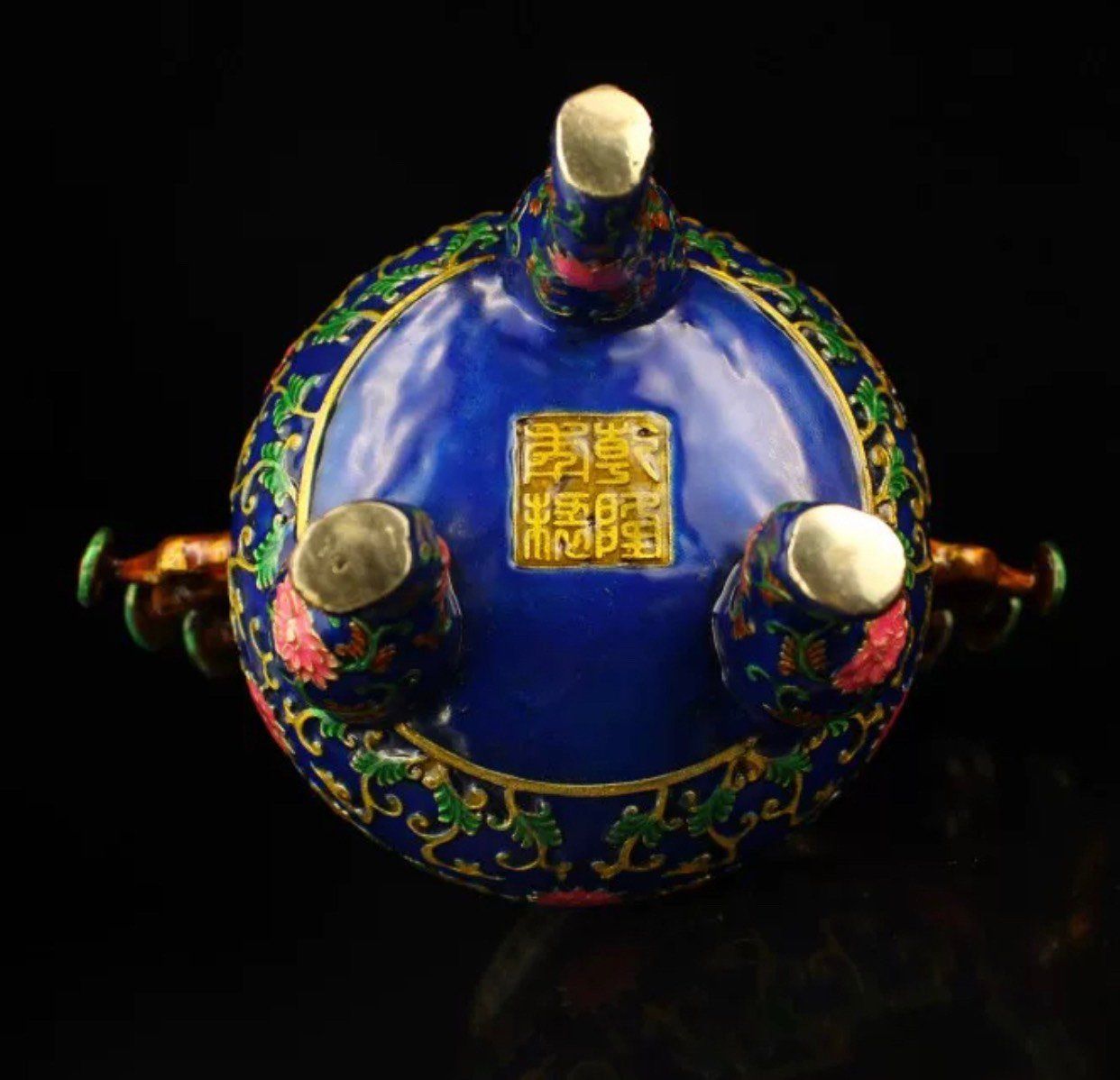 Lư hương tai linh chi