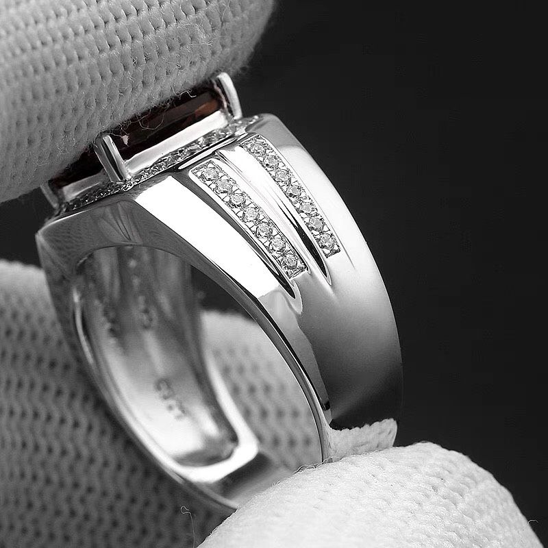 Nhẫn nam bạc 925 mạ vàng tự nhiên Chất liệu: Bạc 925, mạ bạch kim và dát khoảng 2,5 carat tinh thể trà tự nhiên