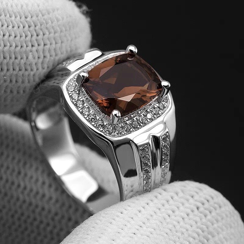 Nhẫn nam bạc 925 mạ vàng tự nhiên Chất liệu: Bạc 925, mạ bạch kim và dát khoảng 2,5 carat tinh thể trà tự nhiên