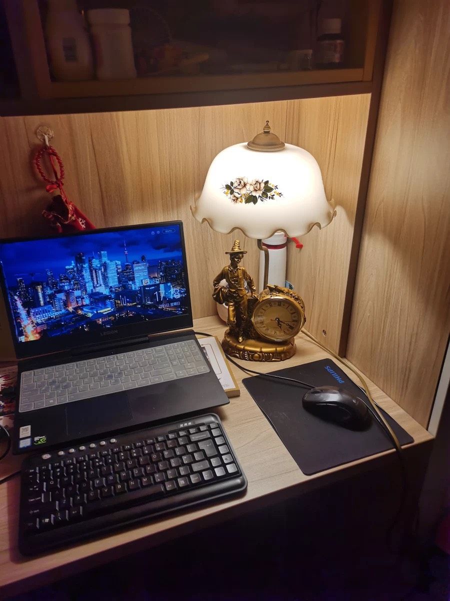 Đèn ngủ đồng hồ để bàn phong cách Châu Âu