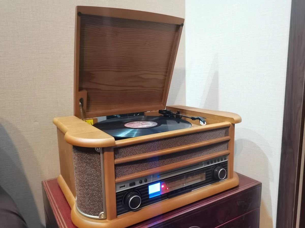 Hộp máy hát vinyl cổ điển