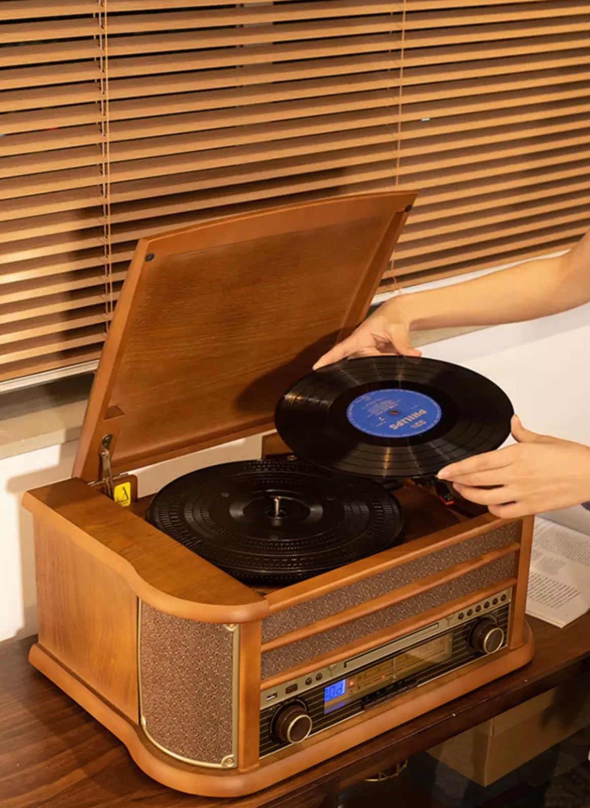 Hộp máy hát vinyl cổ điển