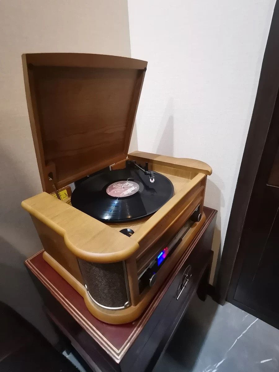 Hộp máy hát vinyl cổ điển