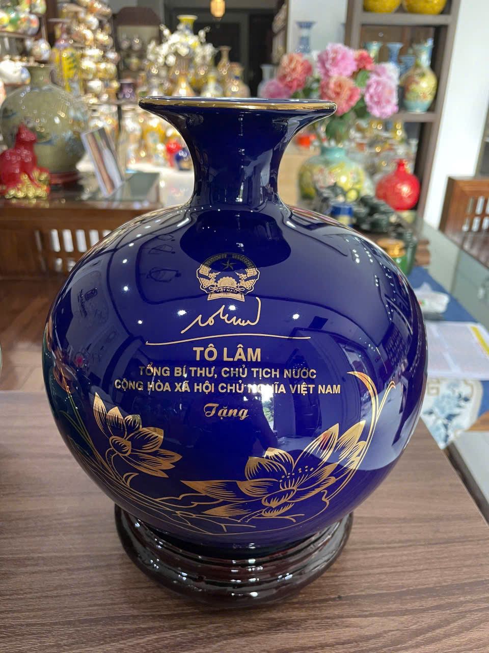 Bình gốm in ligo