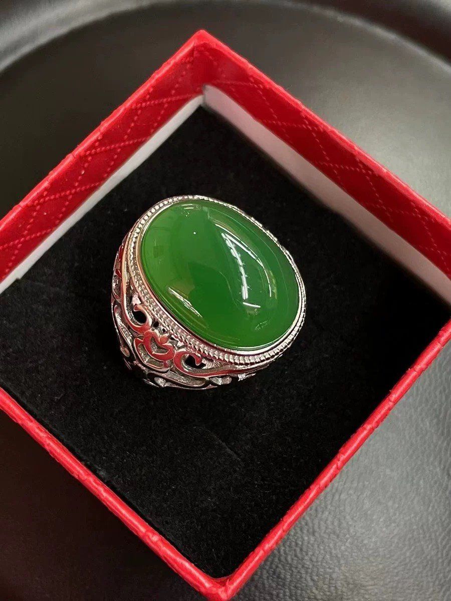 Nhẫn Ngọc Lục Bảo Sang Trọng