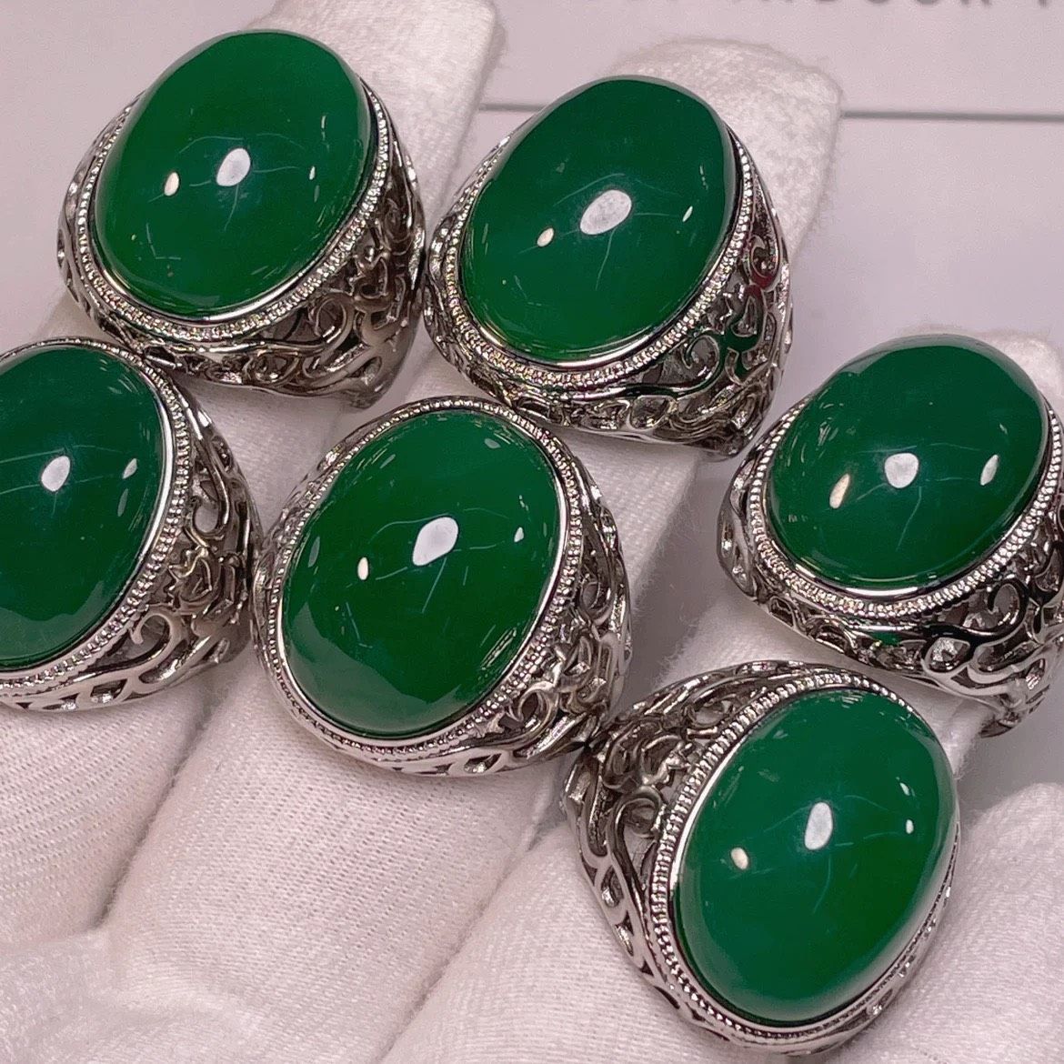 Nhẫn Ngọc Lục Bảo Sang Trọng