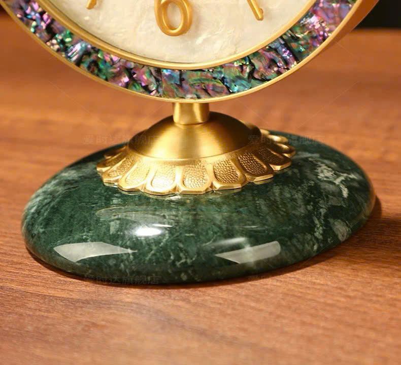 Đồng hồ để bàn trang trí chất liệu vỏ đồng thau
