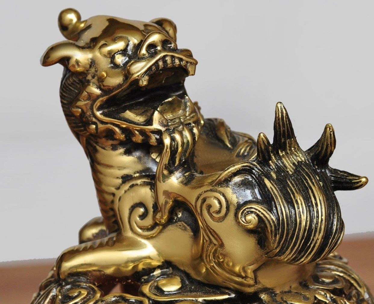 Lư hương Rồng trang trí Chất liệu đồng
