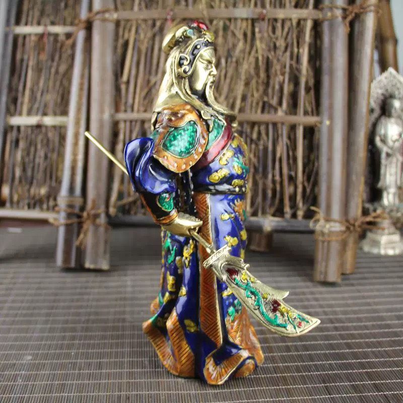 Tượng Quan Công cầm đao