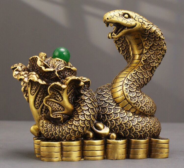 Tượng Đồng Trang Trí Rắn Quấn Bắp Cải