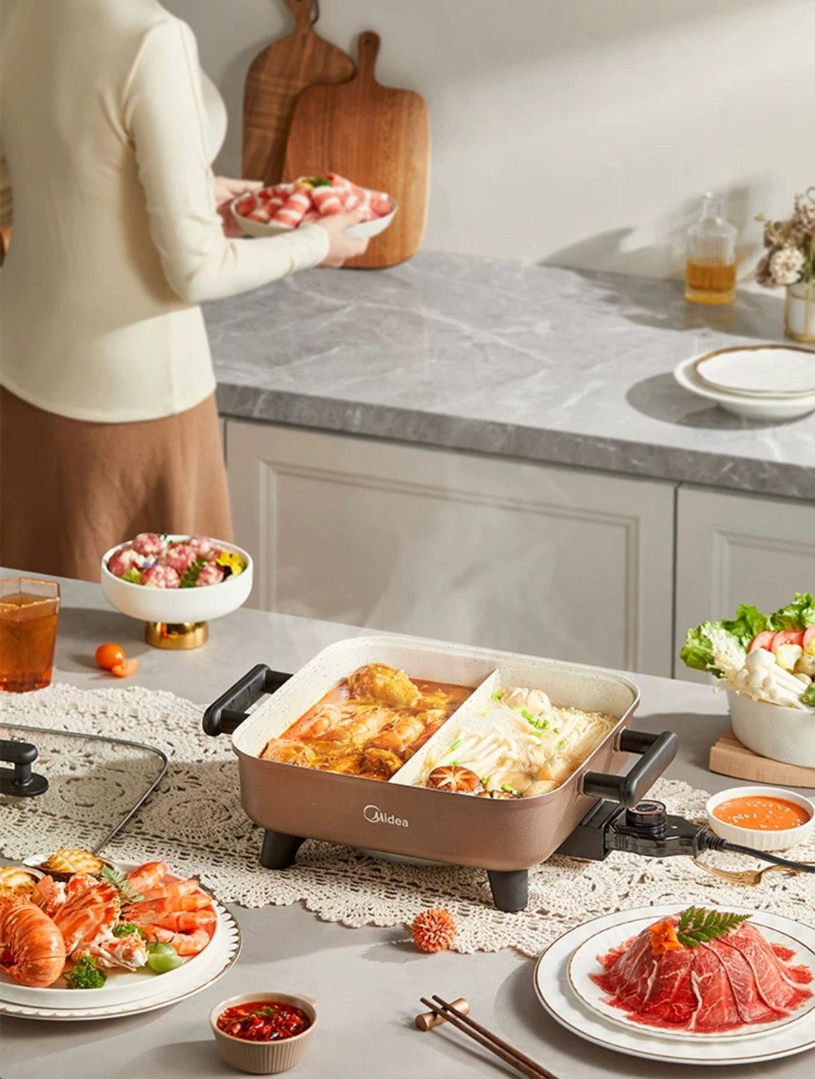 NỒI LẨU ĐIỆN ĐA NĂNG 2 NGĂN – SỰ LỰA CHỌN HOÀN HẢO CHO BỮA ĂN THÊM PHẦN THỊNH SOẠN