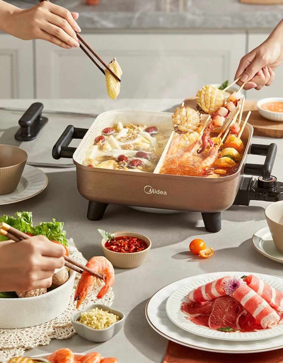 NỒI LẨU ĐIỆN ĐA NĂNG 2 NGĂN – SỰ LỰA CHỌN HOÀN HẢO CHO BỮA ĂN THÊM PHẦN THỊNH SOẠN