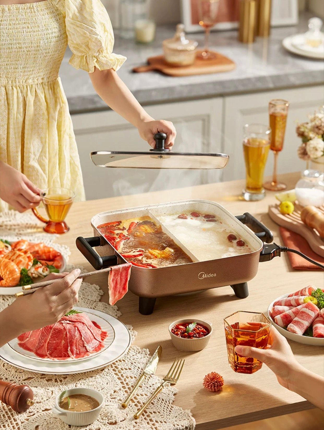 NỒI LẨU ĐIỆN ĐA NĂNG 2 NGĂN – SỰ LỰA CHỌN HOÀN HẢO CHO BỮA ĂN THÊM PHẦN THỊNH SOẠN