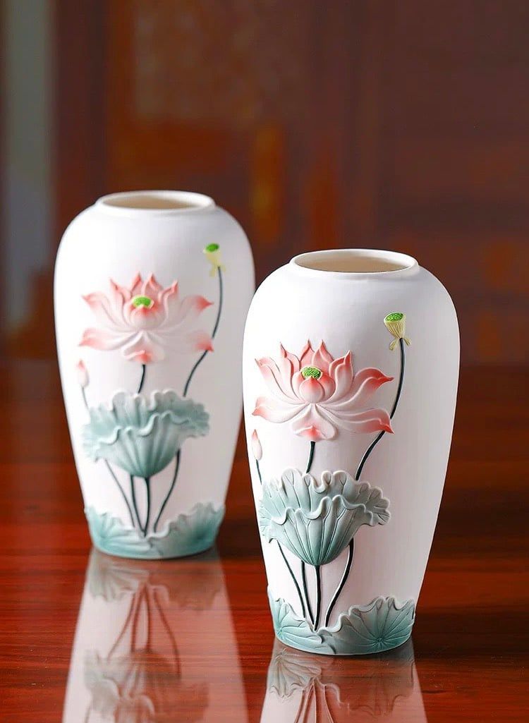 Cặp Bình Hoa Hoa Sen – Vẻ Đẹp Trang Nhã Từ Gốm Sứ