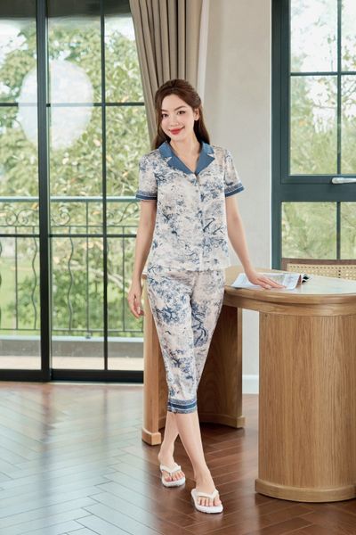Bộ pijama lụa satin dáng lửng phối hoạ tiết Cardina