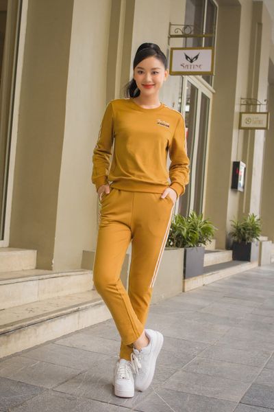 Bộ thu đông nữ chất liệu nỉ da cá, kiểu dáng quần suông in kẻ