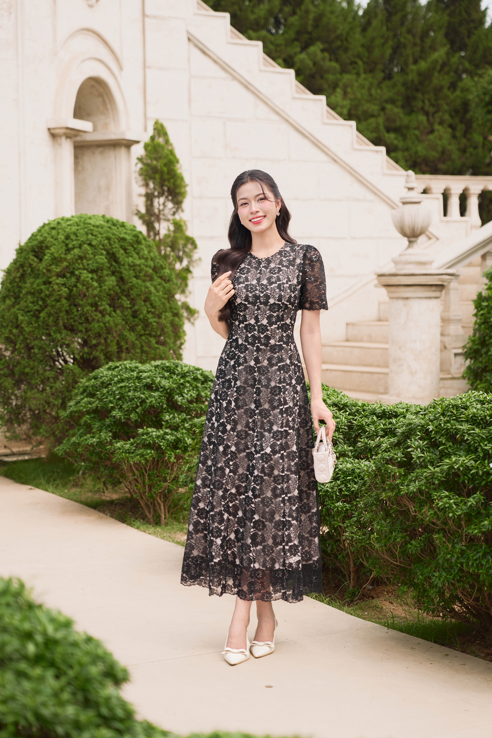 Đầm sơ mi dáng dài màu kem dự tiệc trung niên