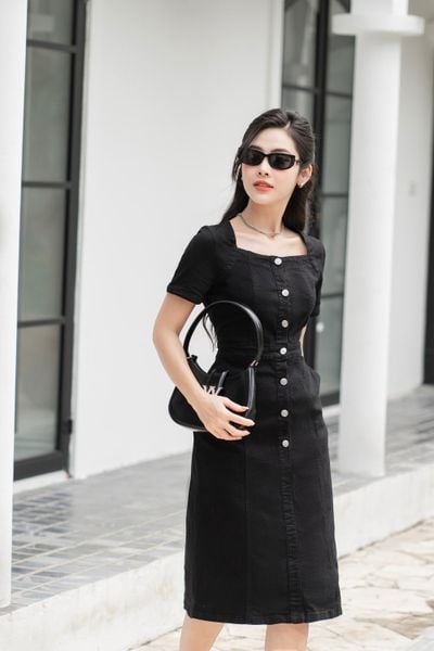 Váy jean dáng A cổ vuông phối cúc trước Cardina
