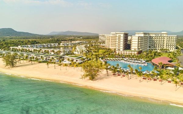 Movenpick Phú Quốc Resort bên bãi biển nhìn từ trên cao