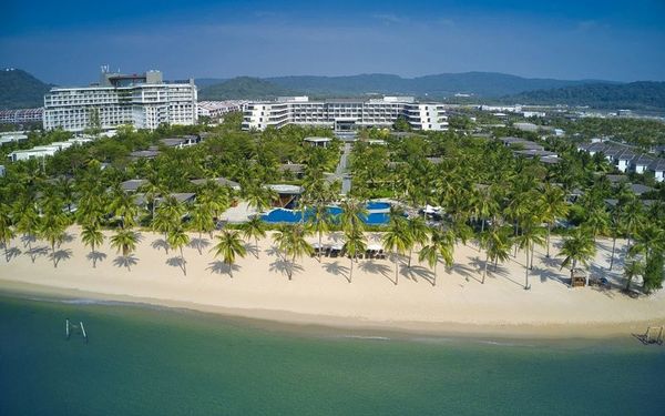 Novotel Phú Quốc bên bãi biển nhìn từ trên cao
