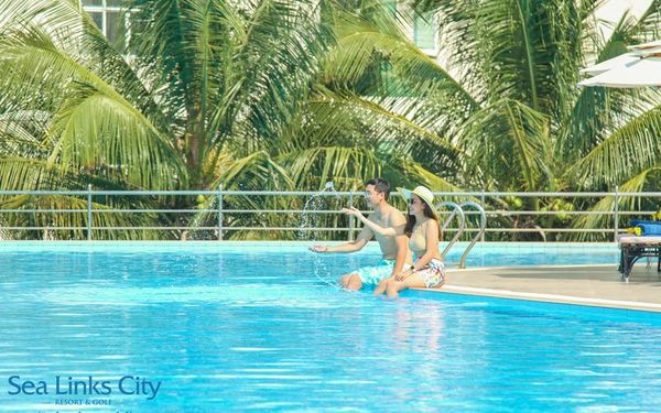 Hồ bơi tại Ocean Vista Sea Links Mũi Né