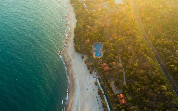 bình minh trên bãi biển Hồ Tràm